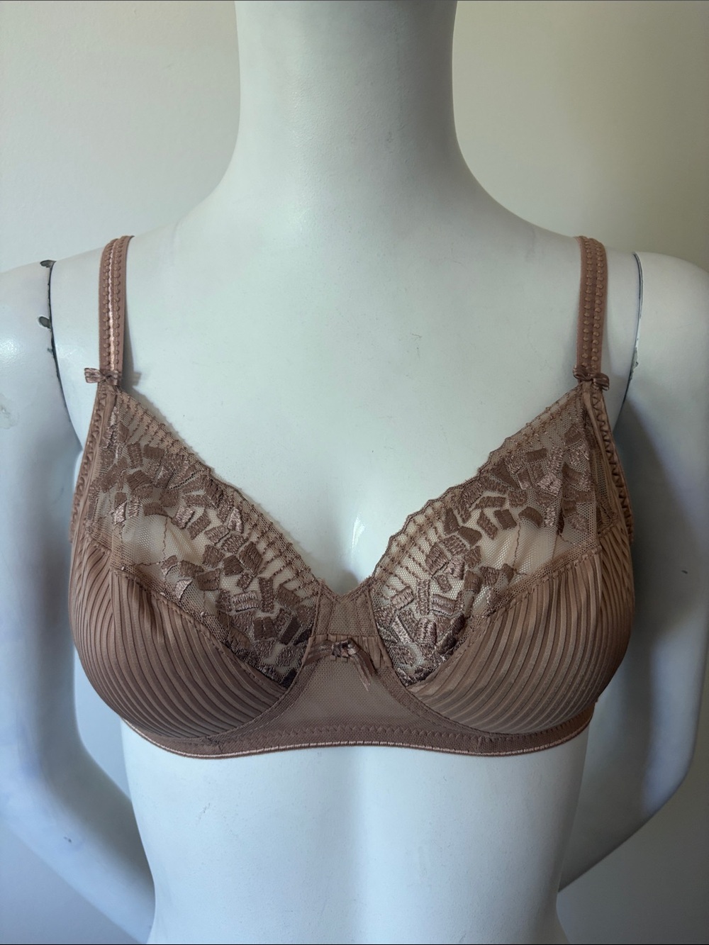 Chantelle Lace-Trim Underwire Bra in Taupe